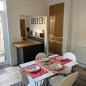  Holiday home Comfortable 2 Bedroom From With Parking